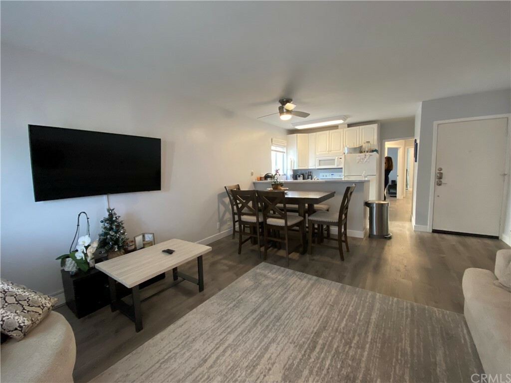 Property Photo:  404 Hermosa Avenue 4  CA 90254 