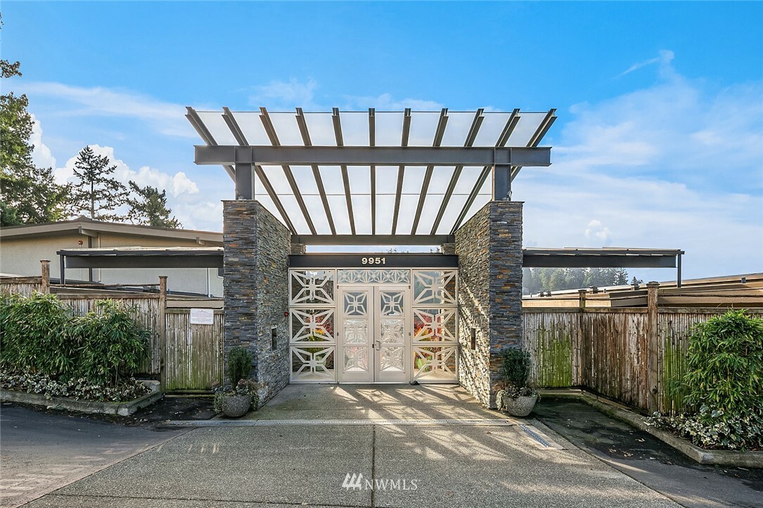 Property Photo:  9951 Lake Washington Boulevard NE 38  WA 98004 