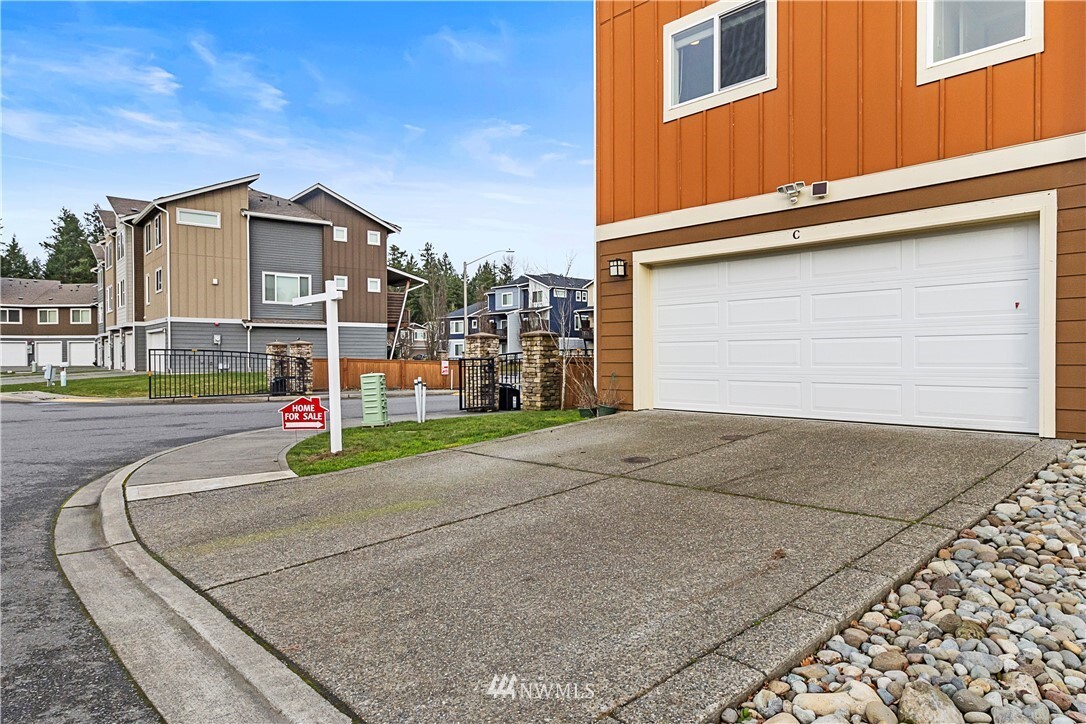 Property Photo:  17424  118th Avenue Ct E C  WA 98374 