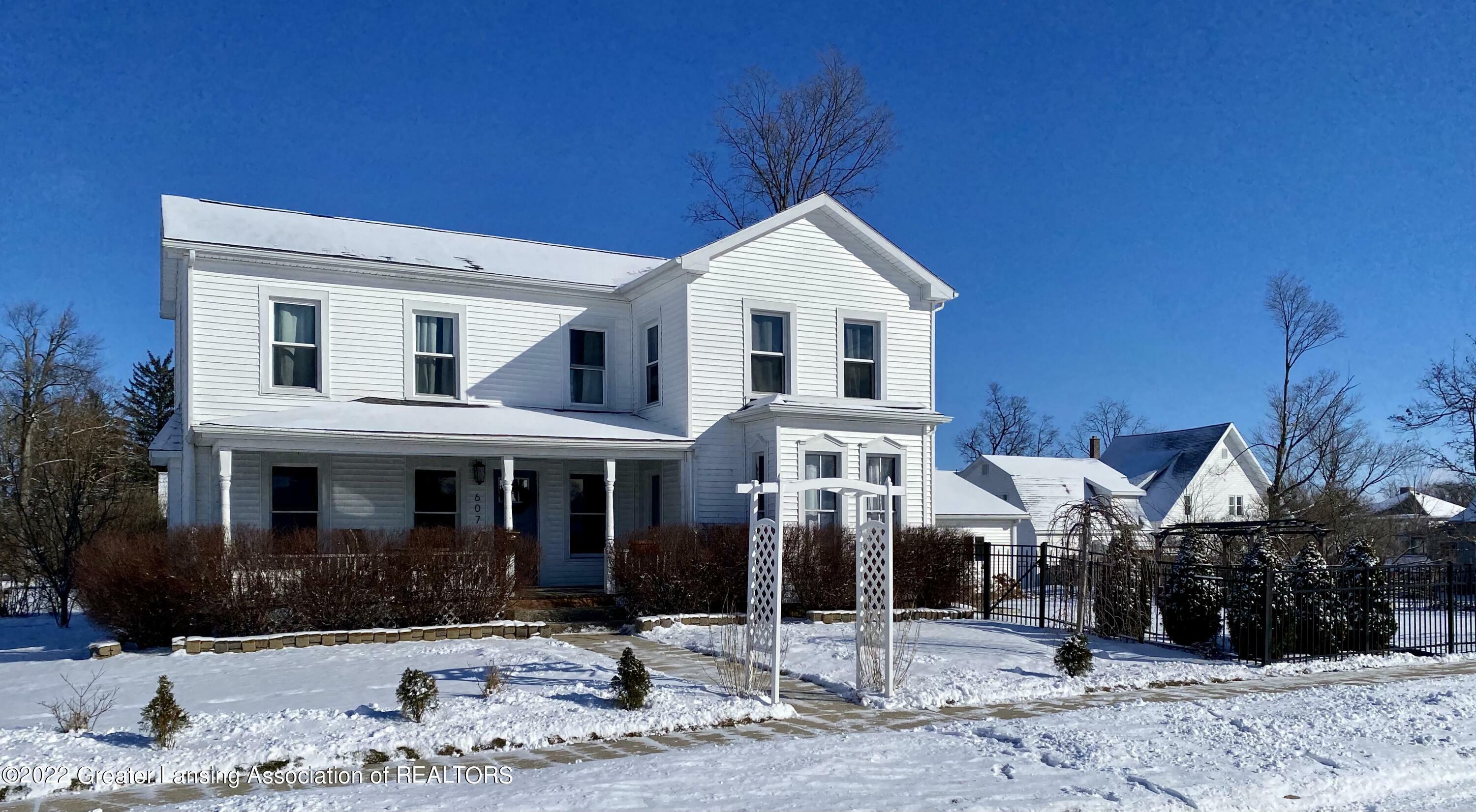 Property Photo:  607 E Bridge Street  MI 48875 