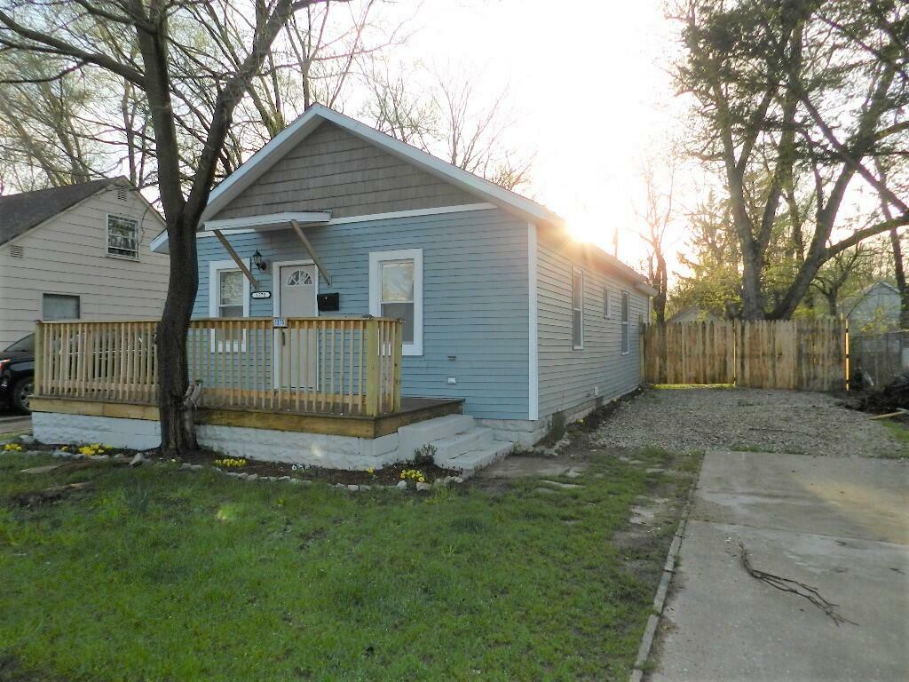 Property Photo:  1275 Pearl Street  MI 49022 