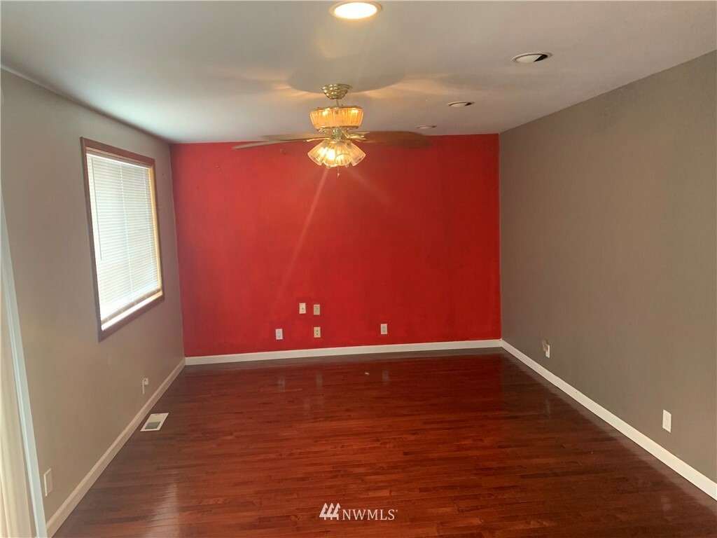 Property Photo: 24527 16th Avenue S WA 98198