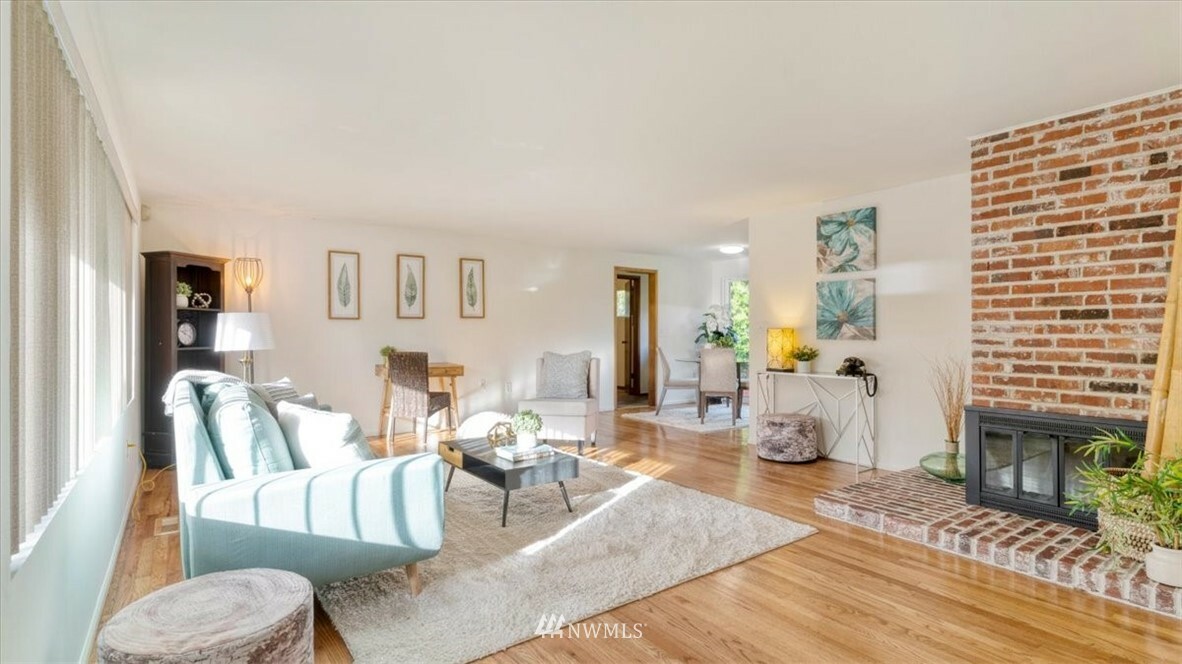 Property Photo: 822 NE 201st Street WA 98155