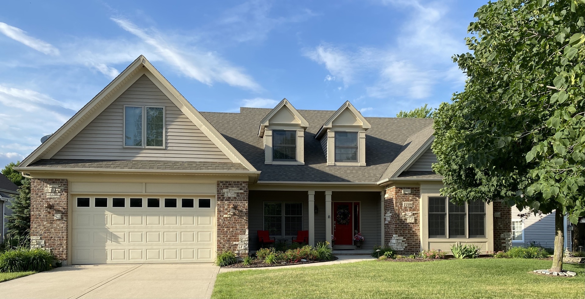 Property Photo: 1108 Independence Avenue IL 60119
