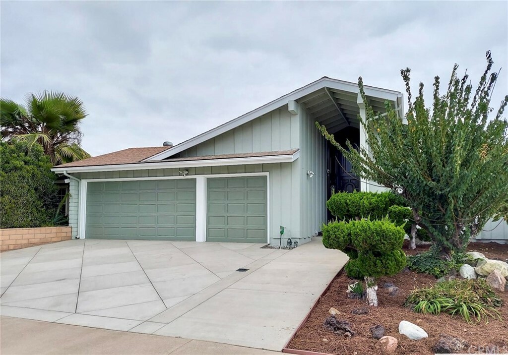 Property Photo:  20862 Beachwood Lane  CA 92646 