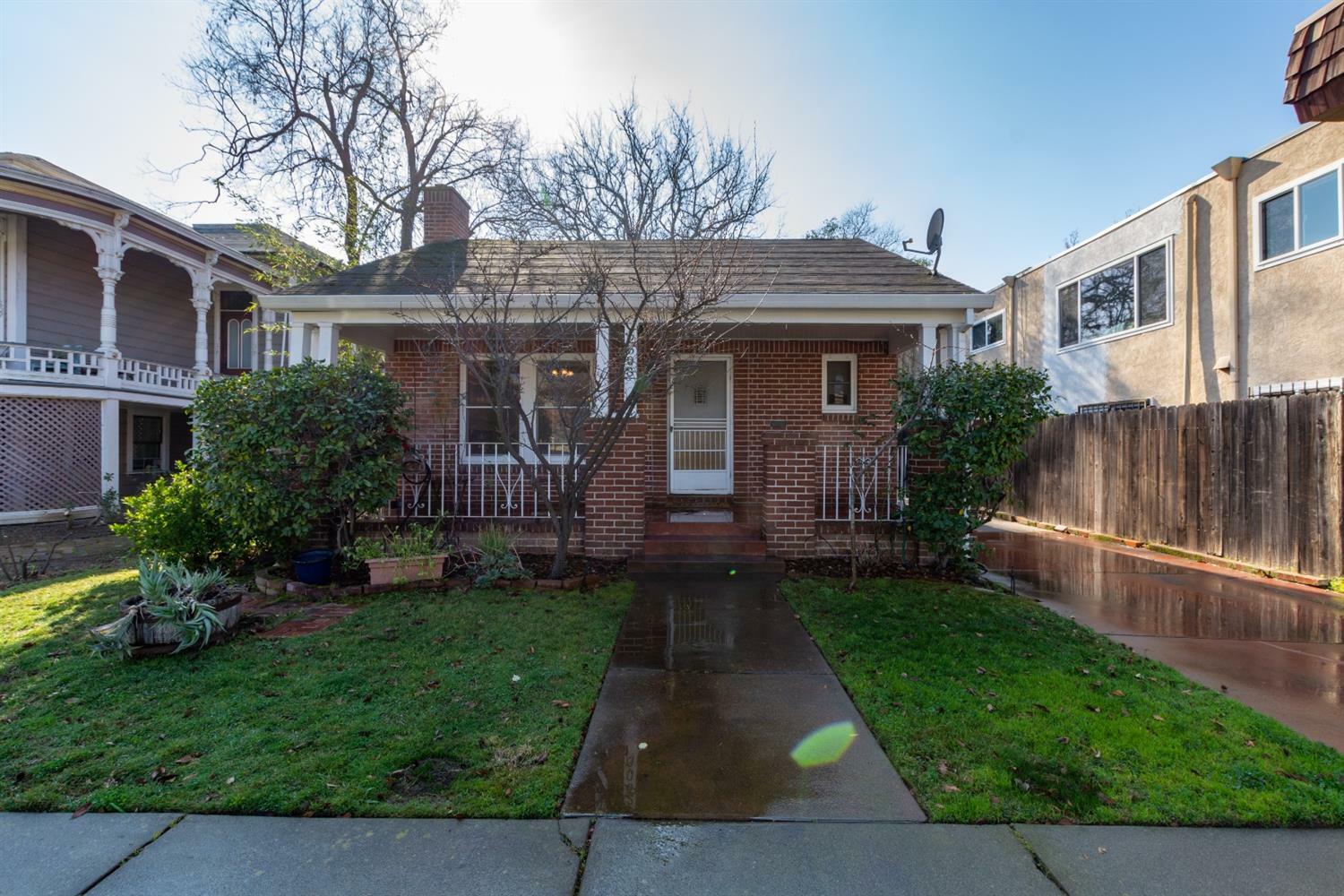 Property Photo:  2608 O Street  CA 95816 