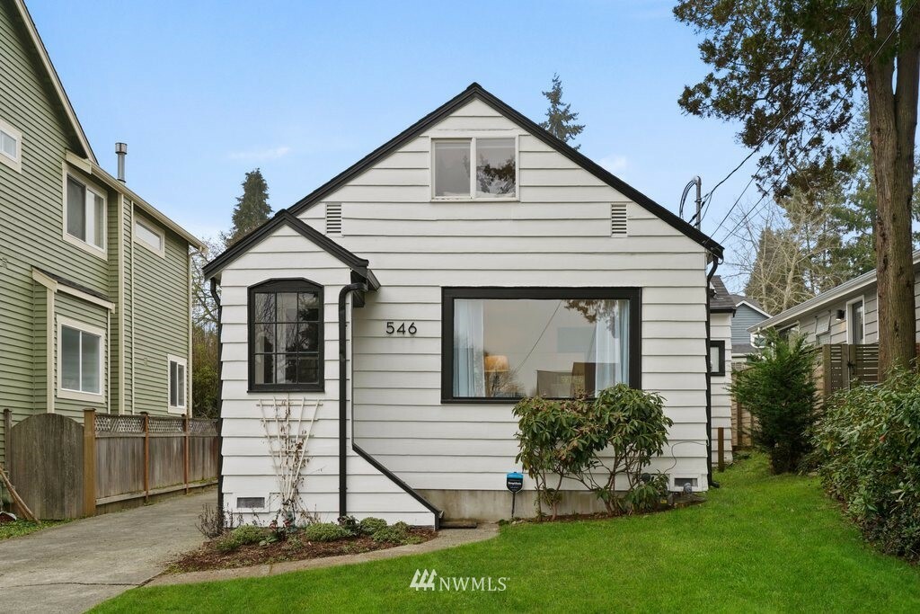 Property Photo:  546 NE 84th Street  WA 98115 