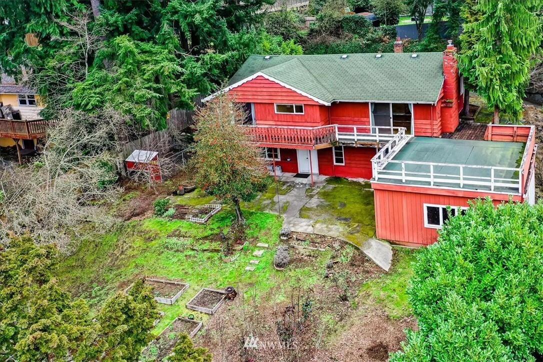 Property Photo:  2000 NE 27th Street  WA 98056 