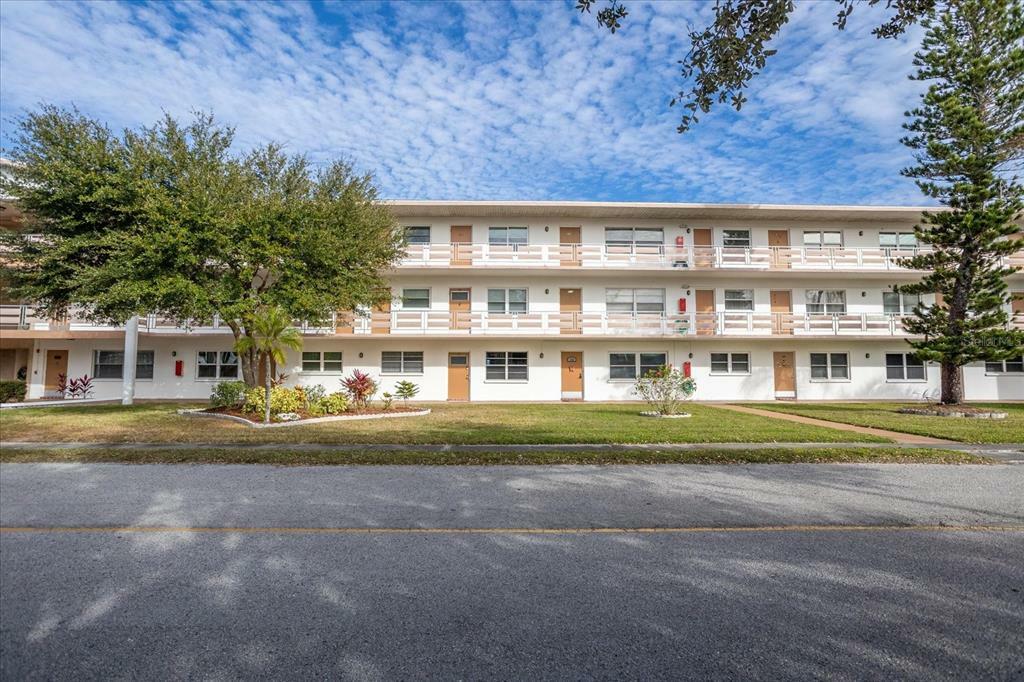Property Photo: 6015 19th Street N 311 FL 33714