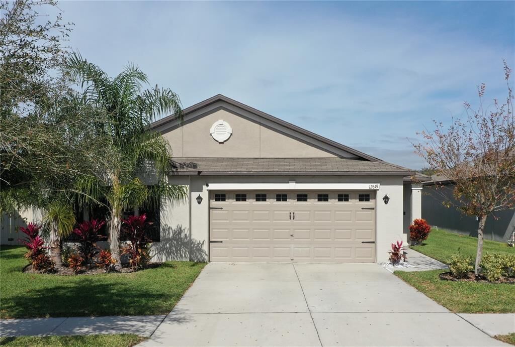 Property Photo:  12619 Lemon Pepper Drive  FL 33578 