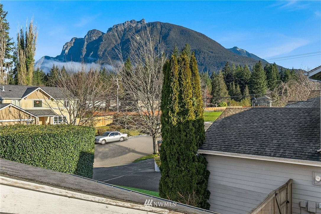 Property Photo:  845 SE 10th Street  WA 98045 