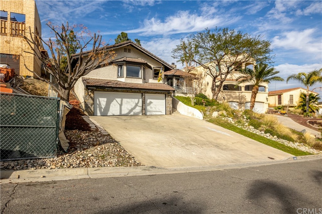 Property Photo:  21692 Appaloosa Court  CA 92587 