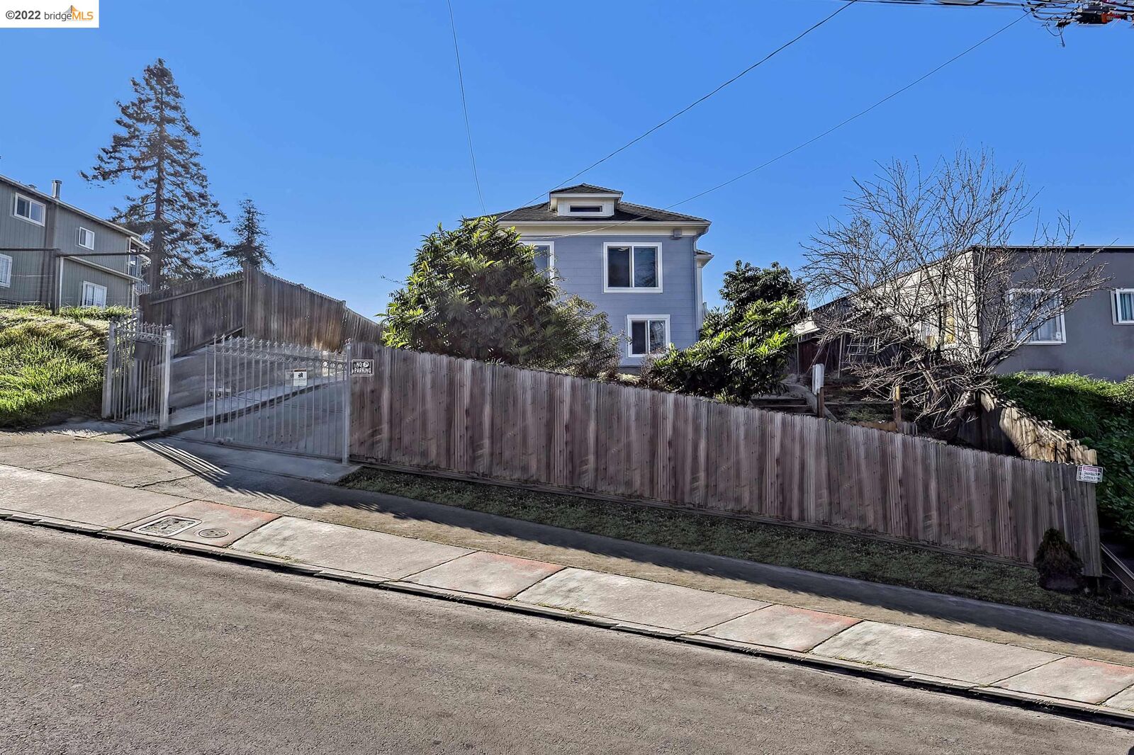 Property Photo:  1719 E 24th St  CA 94606 