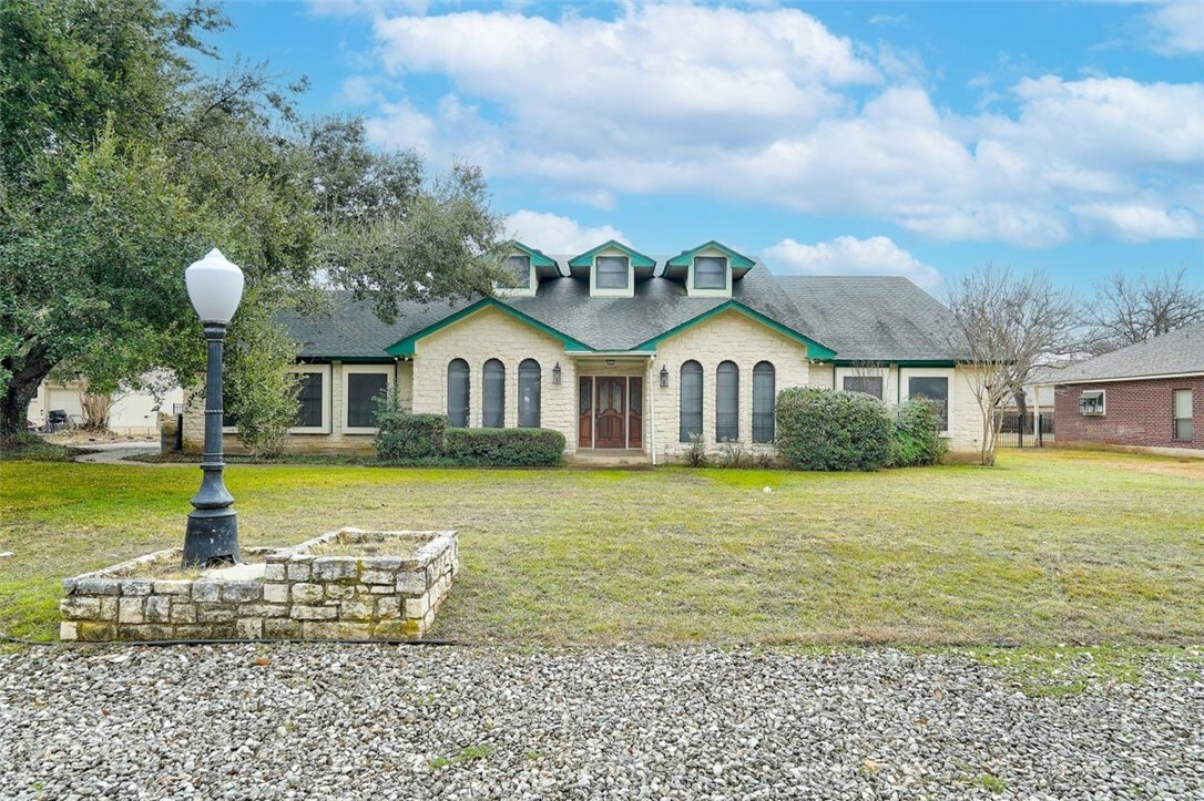 Property Photo:  107 Olde Oak Drive  TX 78633 