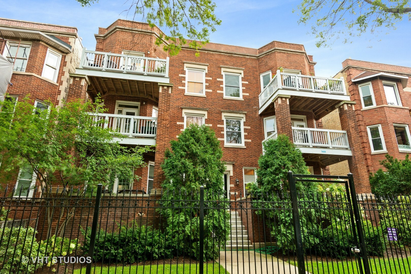 Property Photo: 4523 N Magnolia Avenue 3N IL 60640