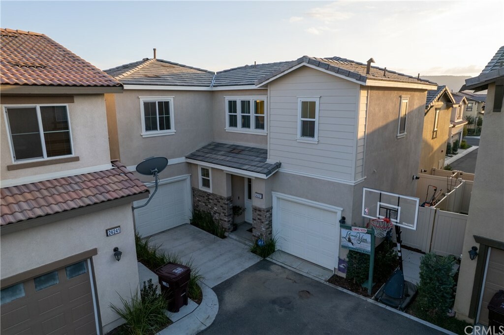 Property Photo:  24237 Hazelnut Avenue  CA 92562 