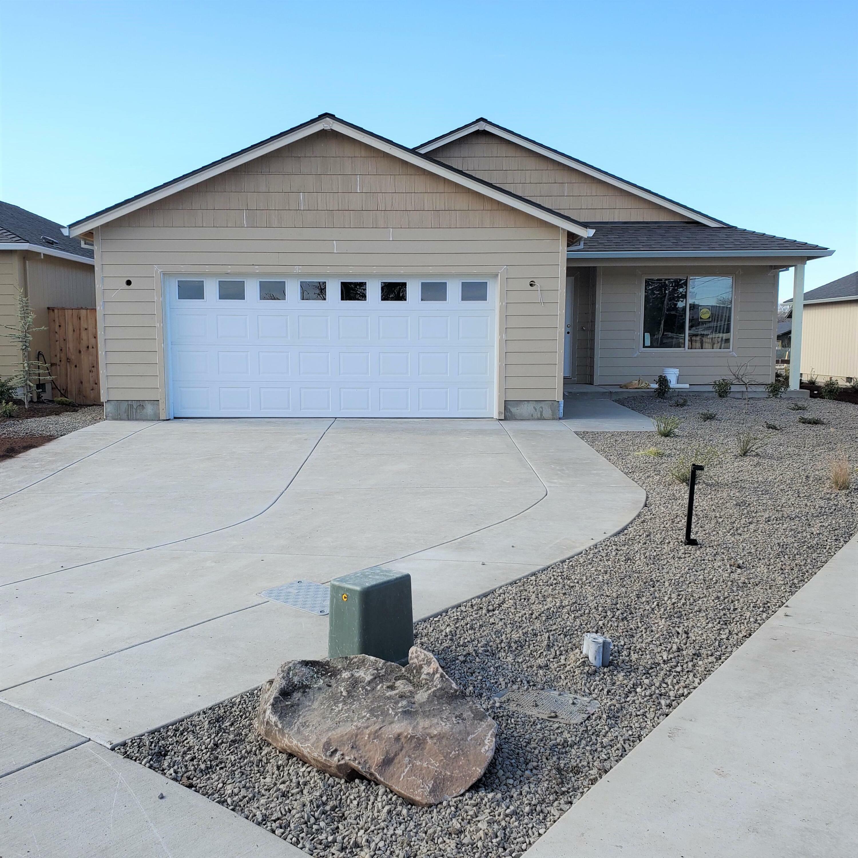 Property Photo:  2829 Caster Lane  OR 97501 