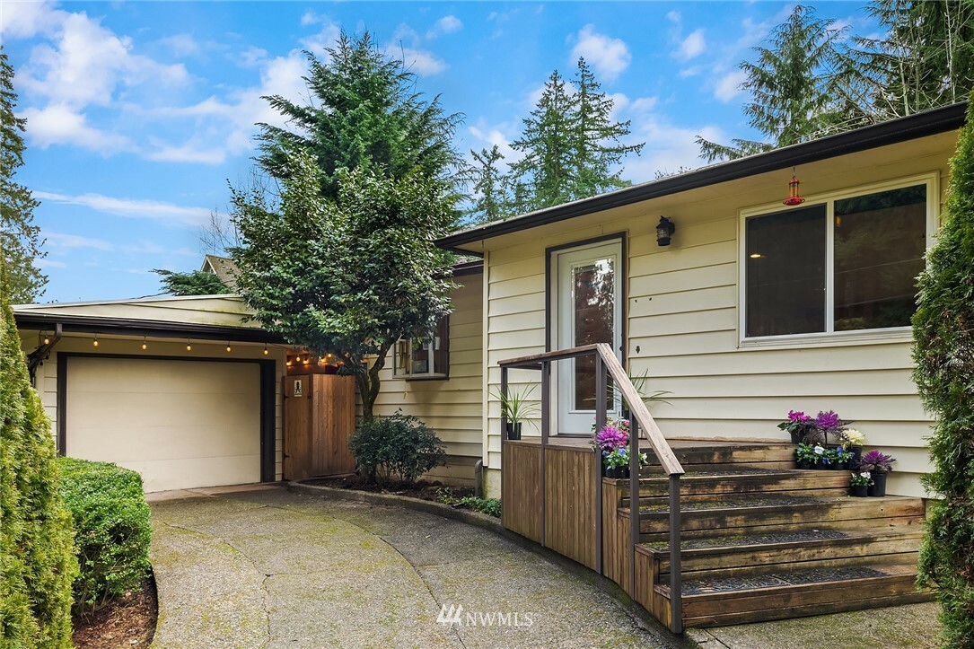 Property Photo:  19607 SE 149th Street  WA 98059 