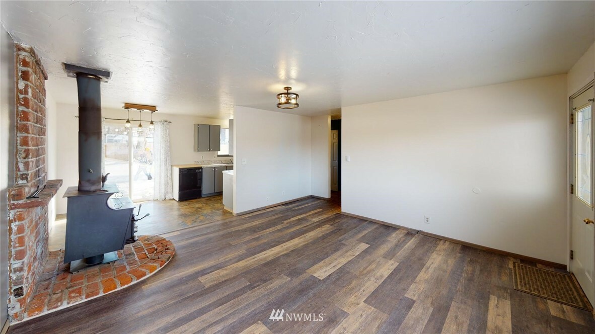 Property Photo:  102 N Mason Street  WA 98934 