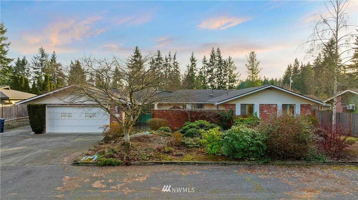 Property Photo:  3214 117th Place SE  WA 98208 