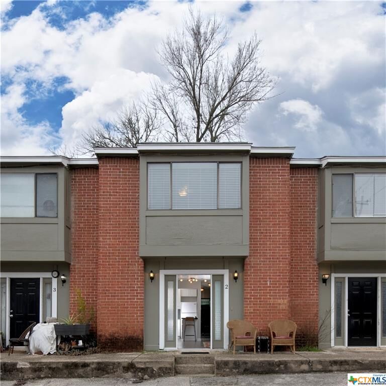 Property Photo:  1221 W Hopkins Street 2  TX 78666 