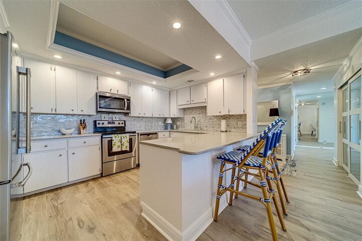 Property Photo:  6 Belleview Boulevard 101  FL 33756