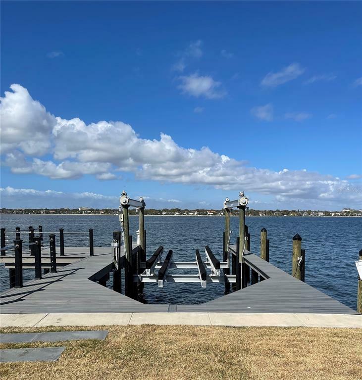 Property Photo: 202 Blanca Avenue FL 33606