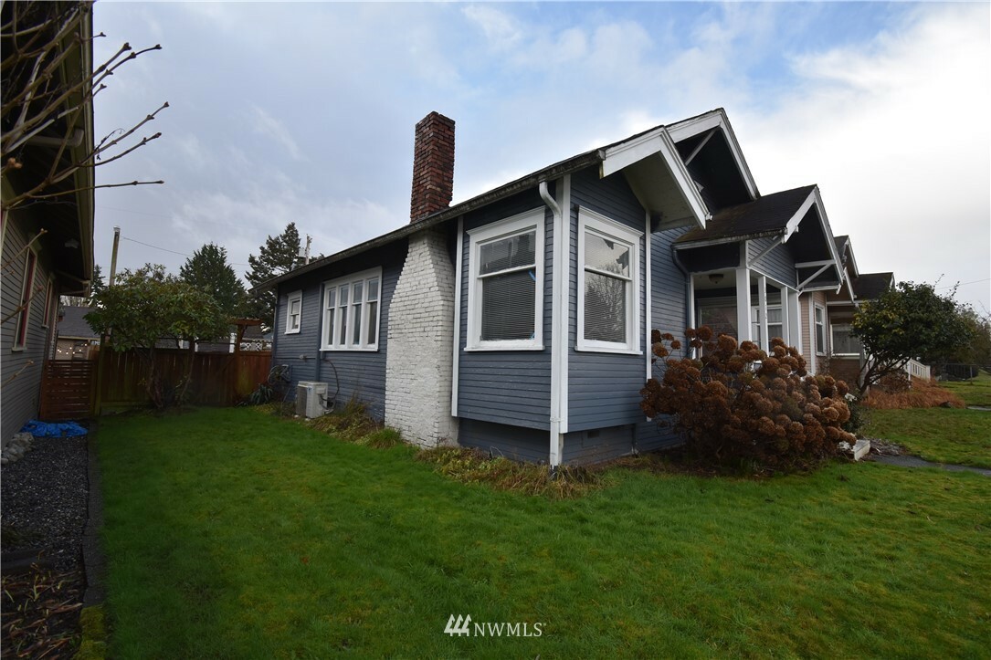 Property Photo:  3012 Victor Place  WA 98201 