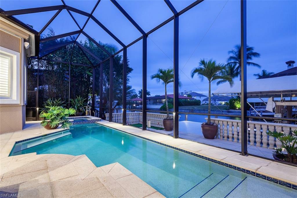 Property Photo: 465 Egret Ave FL 34108