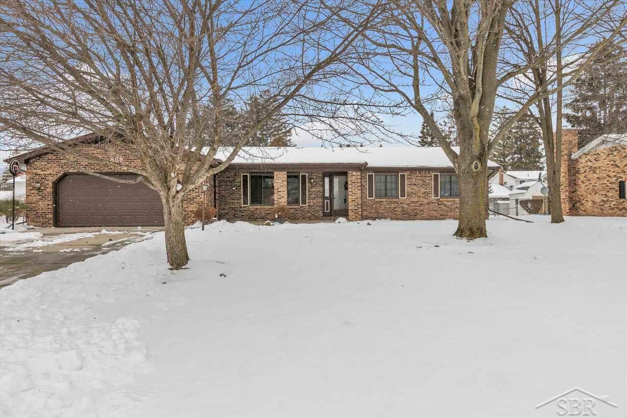 Property Photo:  859 Cranbrook Dr  MI 48638 