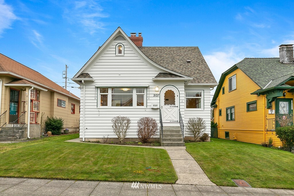 Property Photo:  2127 Rainier Avenue  WA 98201 