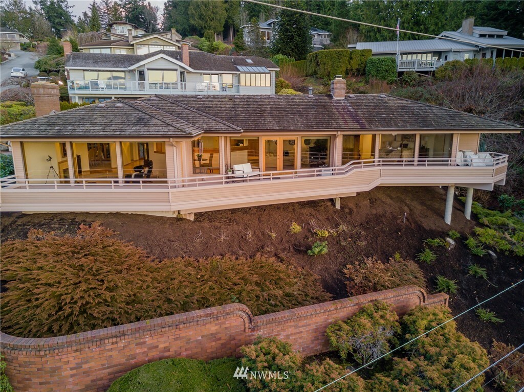 Property Photo:  1200 Viewland Way  WA 98020 