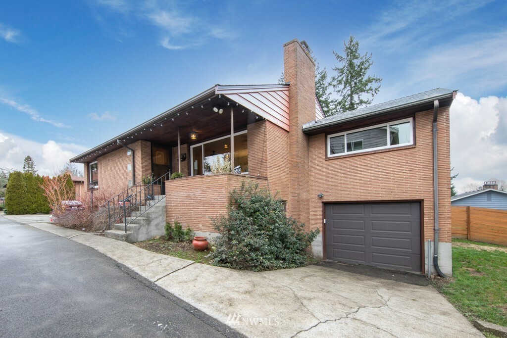 Property Photo: 2119 N 115th Street WA 98133