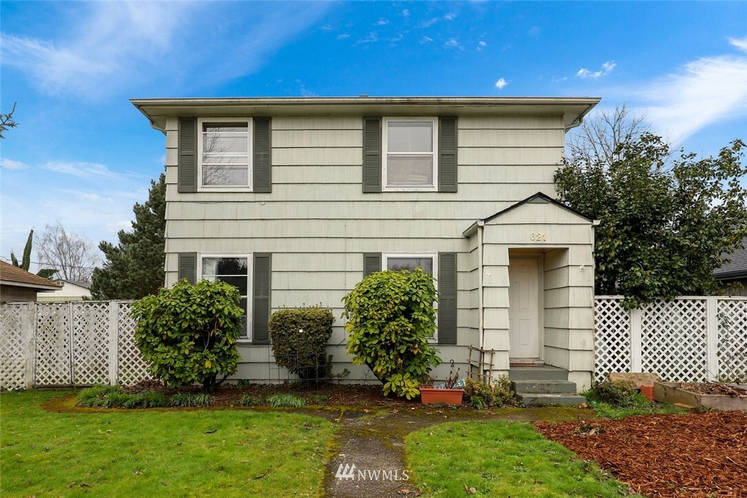 Property Photo:  621 16th  WA 98632 