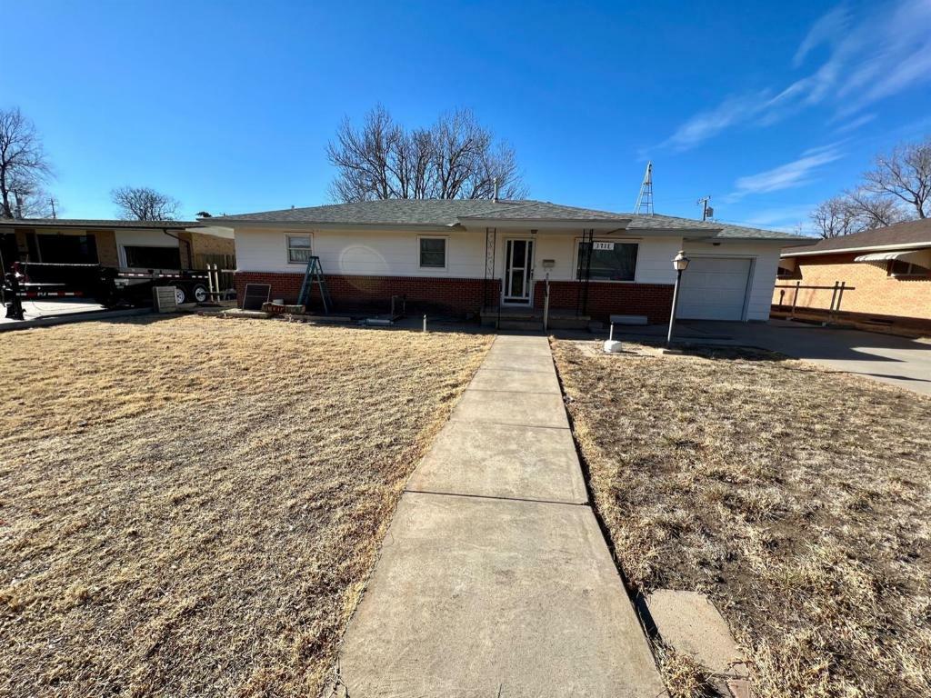 Property Photo:  1711 Pinecrest Avenue  KS 67846 