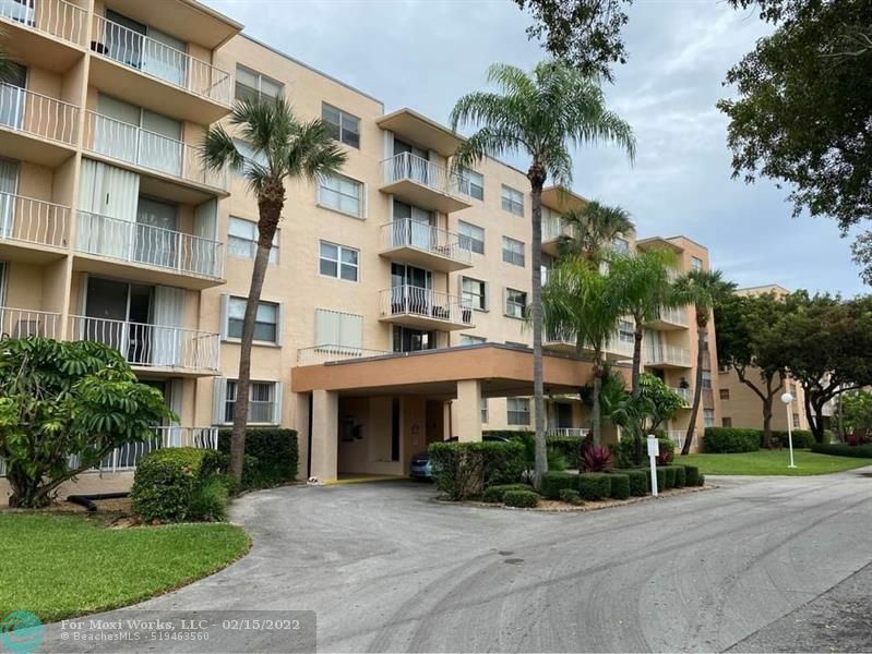 Property Photo:  470 Executive Center Dr 1-H  FL 33401 