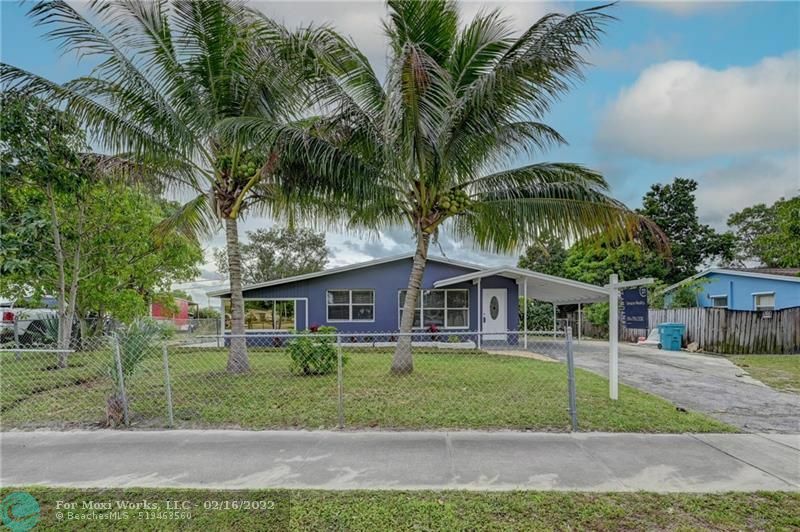 Property Photo: 152 NW 14th Ave FL 33435