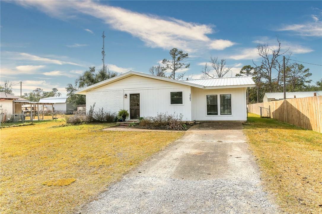 Property Photo:  2205 Ellis Drive  LA 70669 