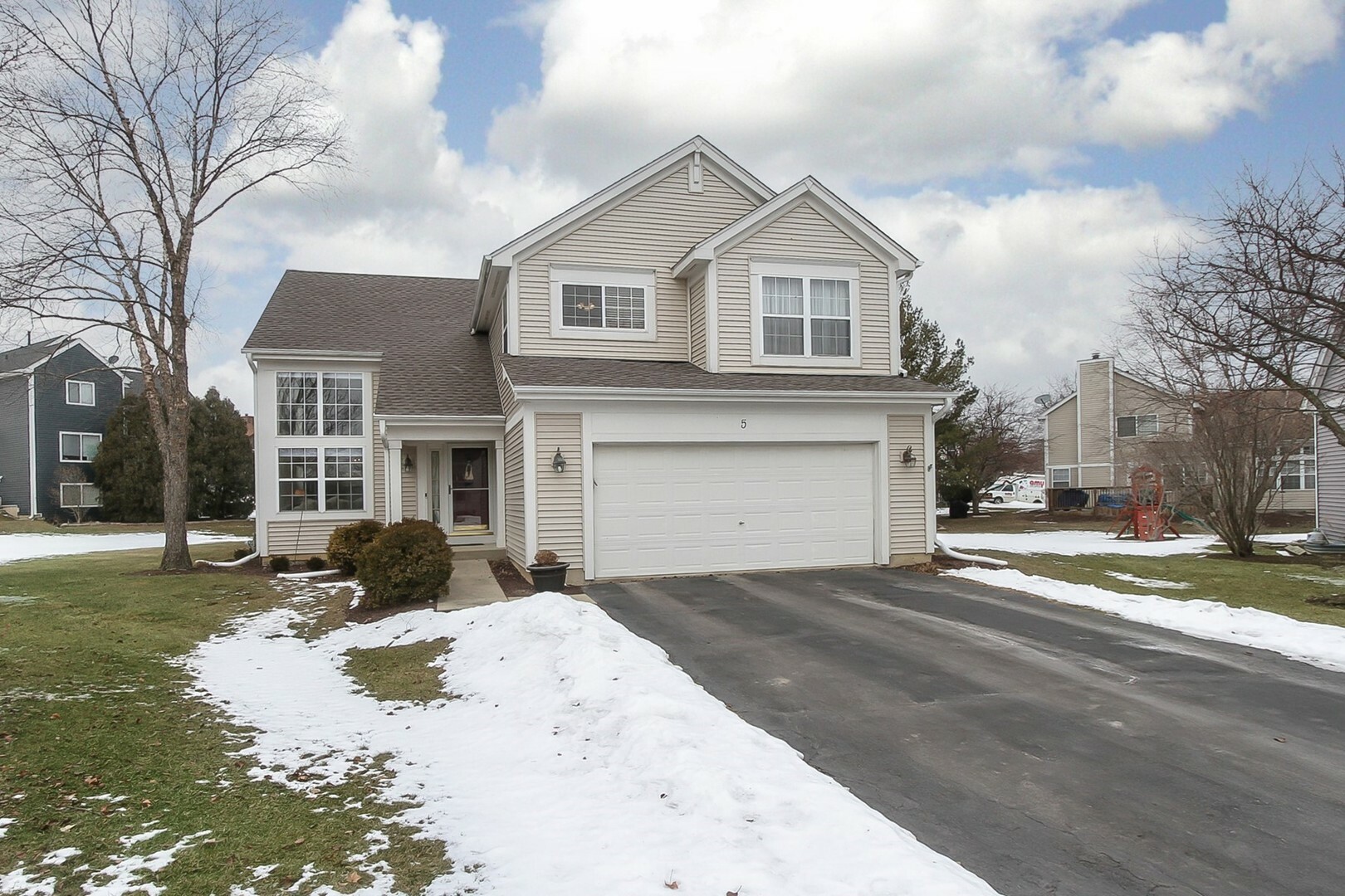 Property Photo: 5 Lancer Court IL 60177