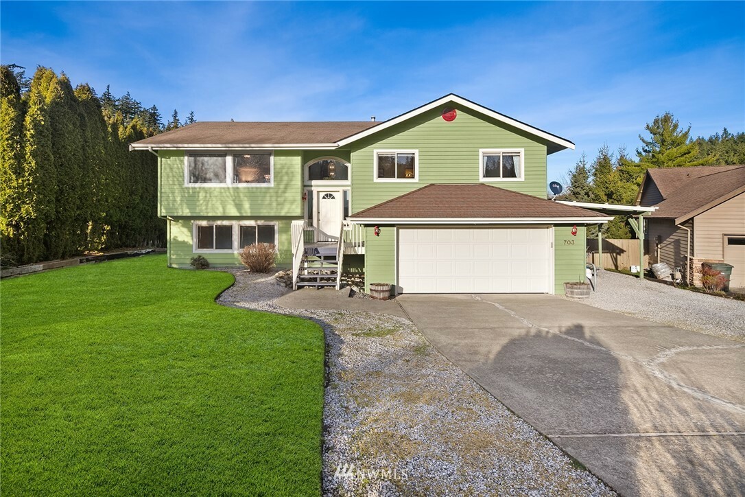 Property Photo:  703 Willow Court S  WA 98225 