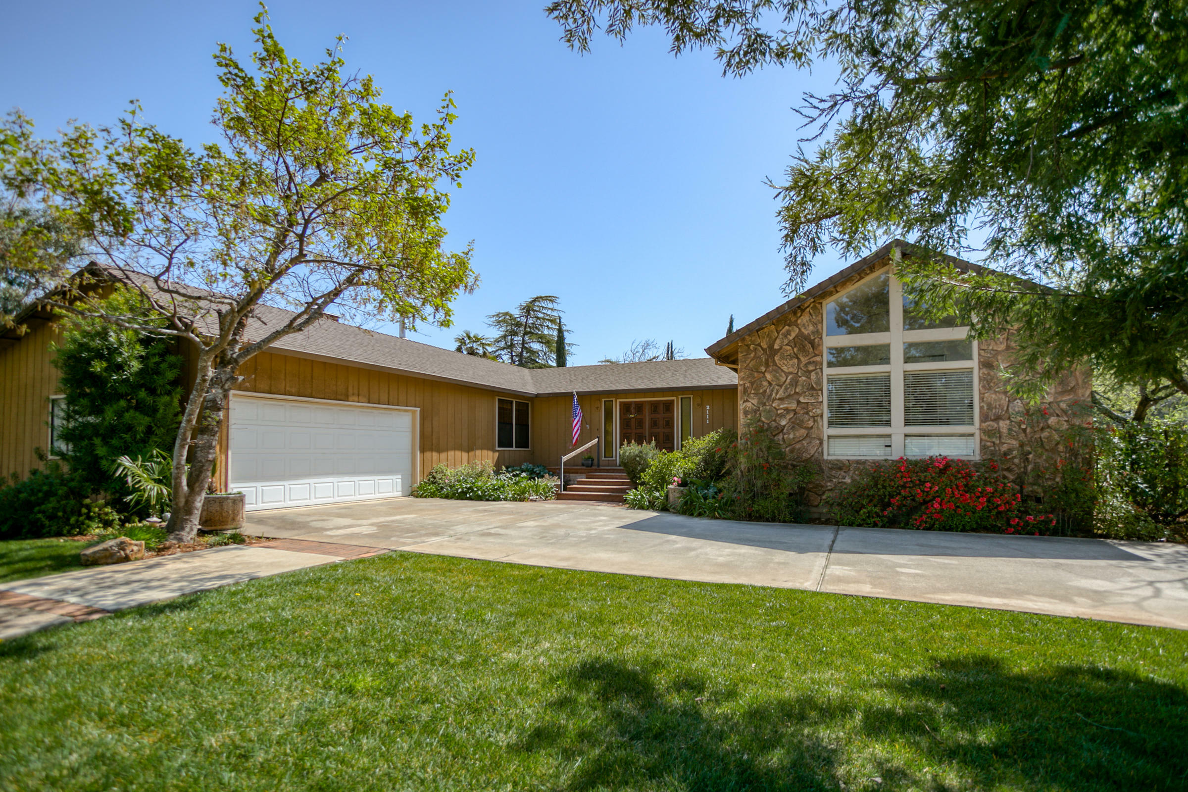 Property Photo:  2111 El Verano St  CA 96002 