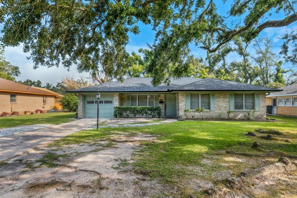 Property Photo:  1821 Orchid Street  LA 70601 