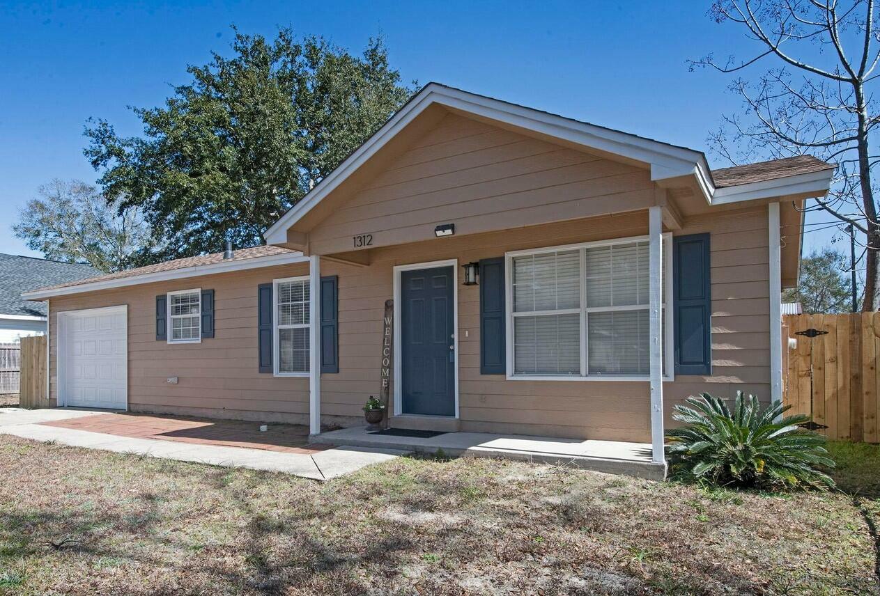 Property Photo:  1312 S Cedar Avenue  FL 32578 