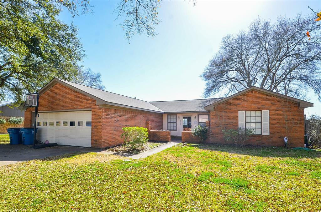 1492 Bell Oaks Drive  Bellville TX 77418 photo