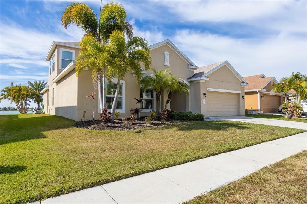 Property Photo:  1310 Parker Den Drive  FL 33570 