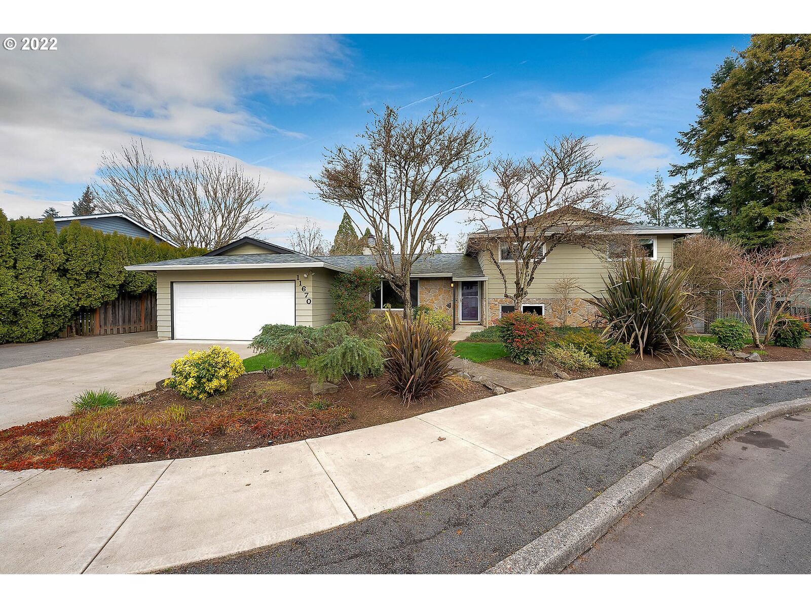Property Photo: 11670 SW Ashwood Ct OR 97223