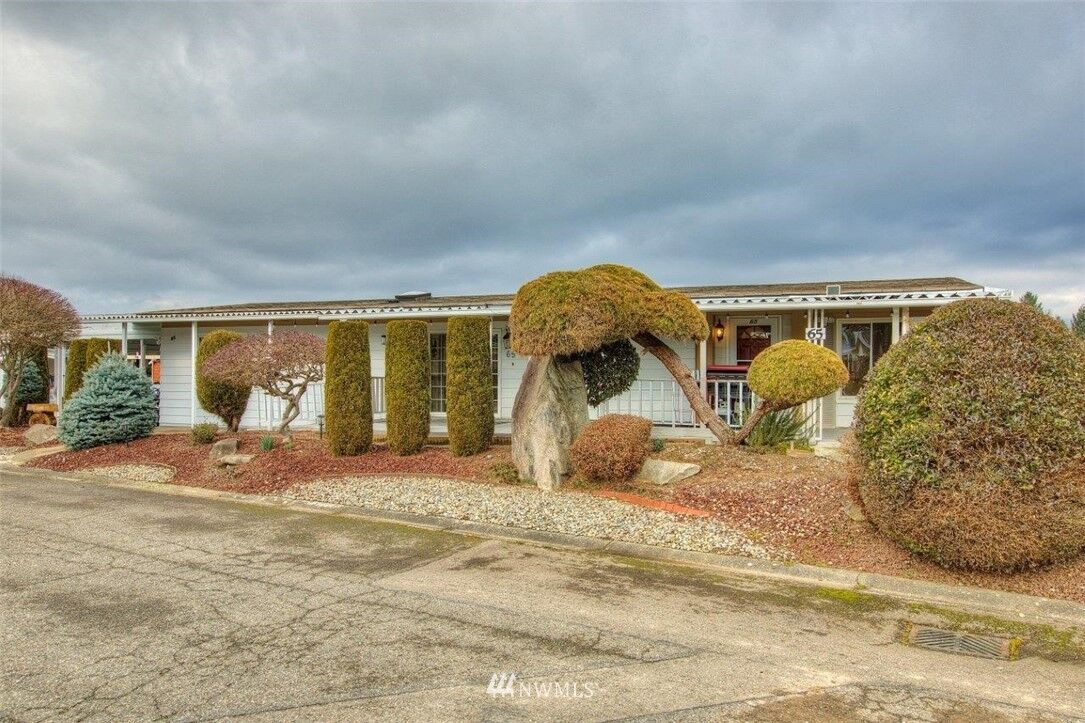 Property Photo:  1402 22nd Street NE 65  WA 98002 