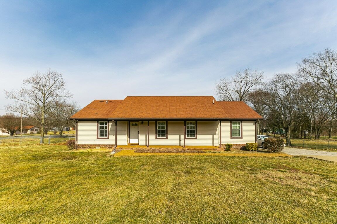 Property Photo: 121 Fontenay Dr TN 37090