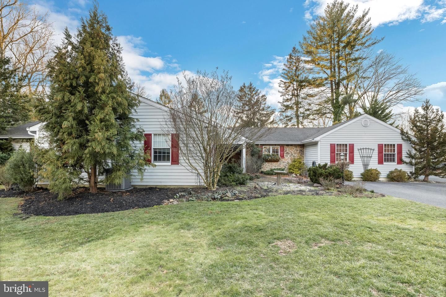 Property Photo:  726 Maple Court  NJ 08057 