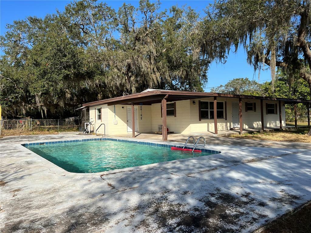 Property Photo:  1523 Wolfe Drive  FL 33870 